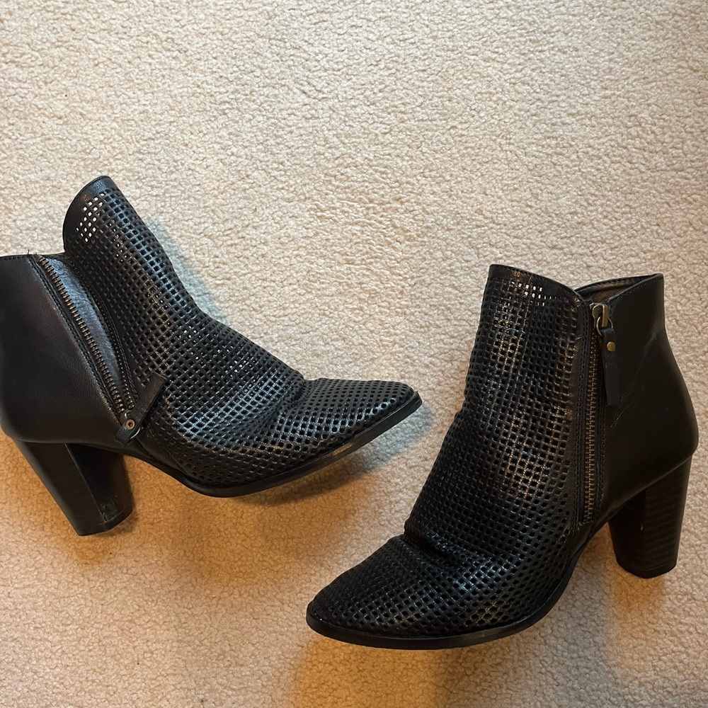 MIA black heeled booties